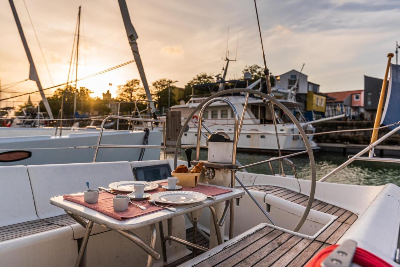 Hotel Nuit Sur Un Bateau La Rochelle  Exterior foto